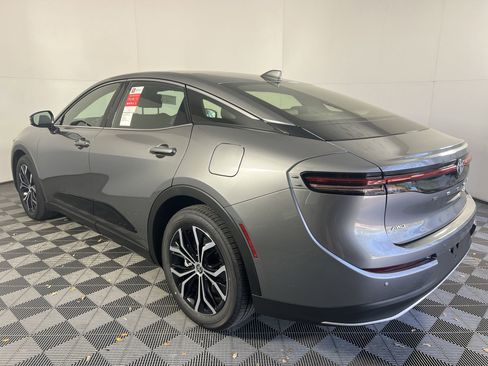 Used 2023 Toyota Crown Limited image 6