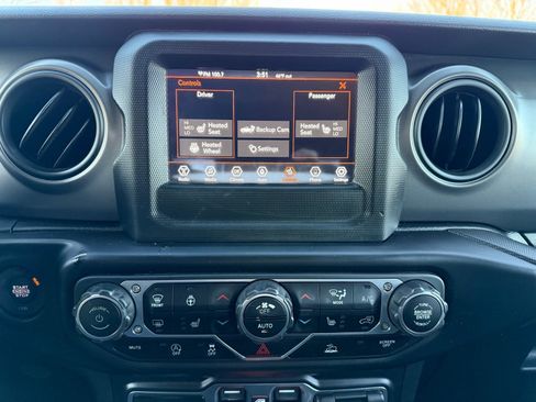 Used 2022 Jeep Gladiator Willys image 16