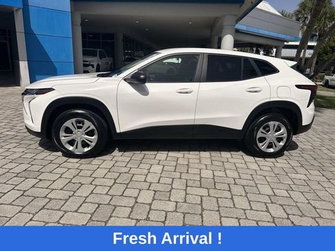 Used 2025 Chevrolet Trax LS FWD image 32