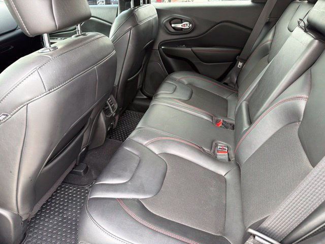 Used 2021 Jeep Cherokee Trailhawk AWD/4WD image 17