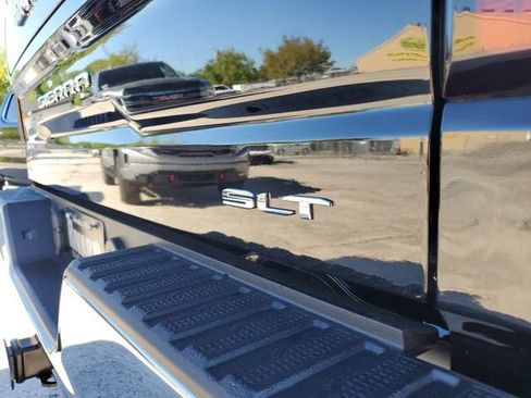 New 2026 GMC Sierra 1500 SLT image 9