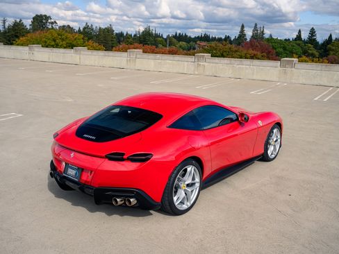 Used 2021 Ferrari Roma image 4