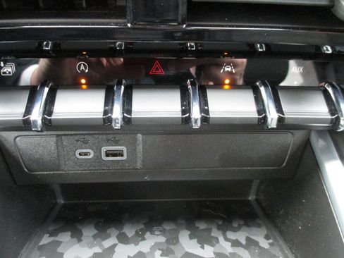 Used 2023 Chevrolet Colorado Z71 w/ Z71 Convenience Package 2 image 23