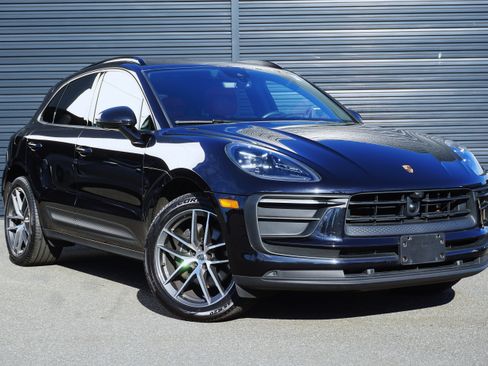 Certified 2024 Porsche Macan AWD/4WD image 10