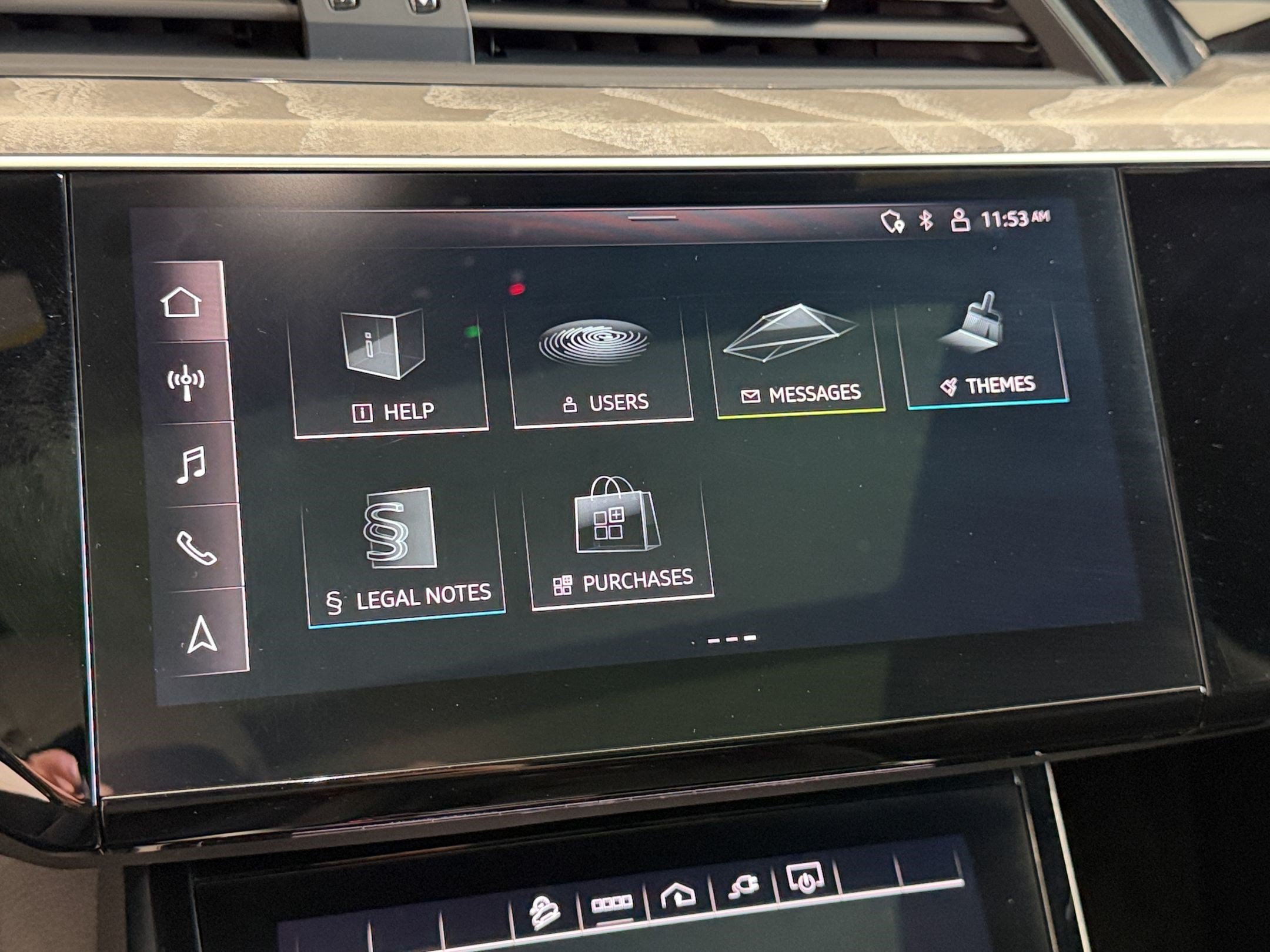 Used 2023 Audi e-tron Premium Plus w/ Premium Plus Package AWD/4WD image 20