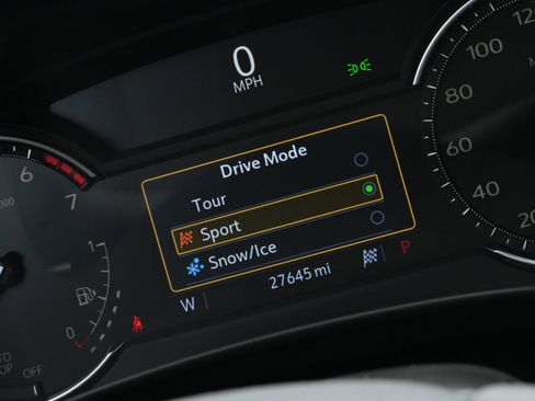 Used 2023 Cadillac XT4 Luxury w/ Cold Weather Package FWD image 25