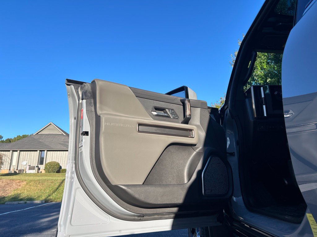 Used 2025 GMC Hummer EV 2X w/ LPO, Sport Package AWD/4WD image 62