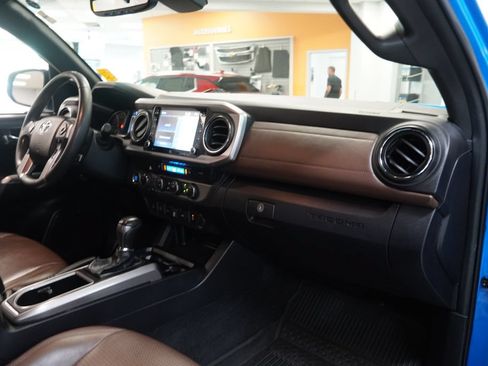 Used 2021 Toyota Tacoma Limited AWD/4WD image 37