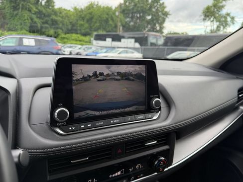 Used 2025 Nissan Rogue SV FWD image 25