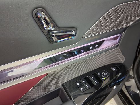 New 2026 BMW 740i w/ Premium Package image 12