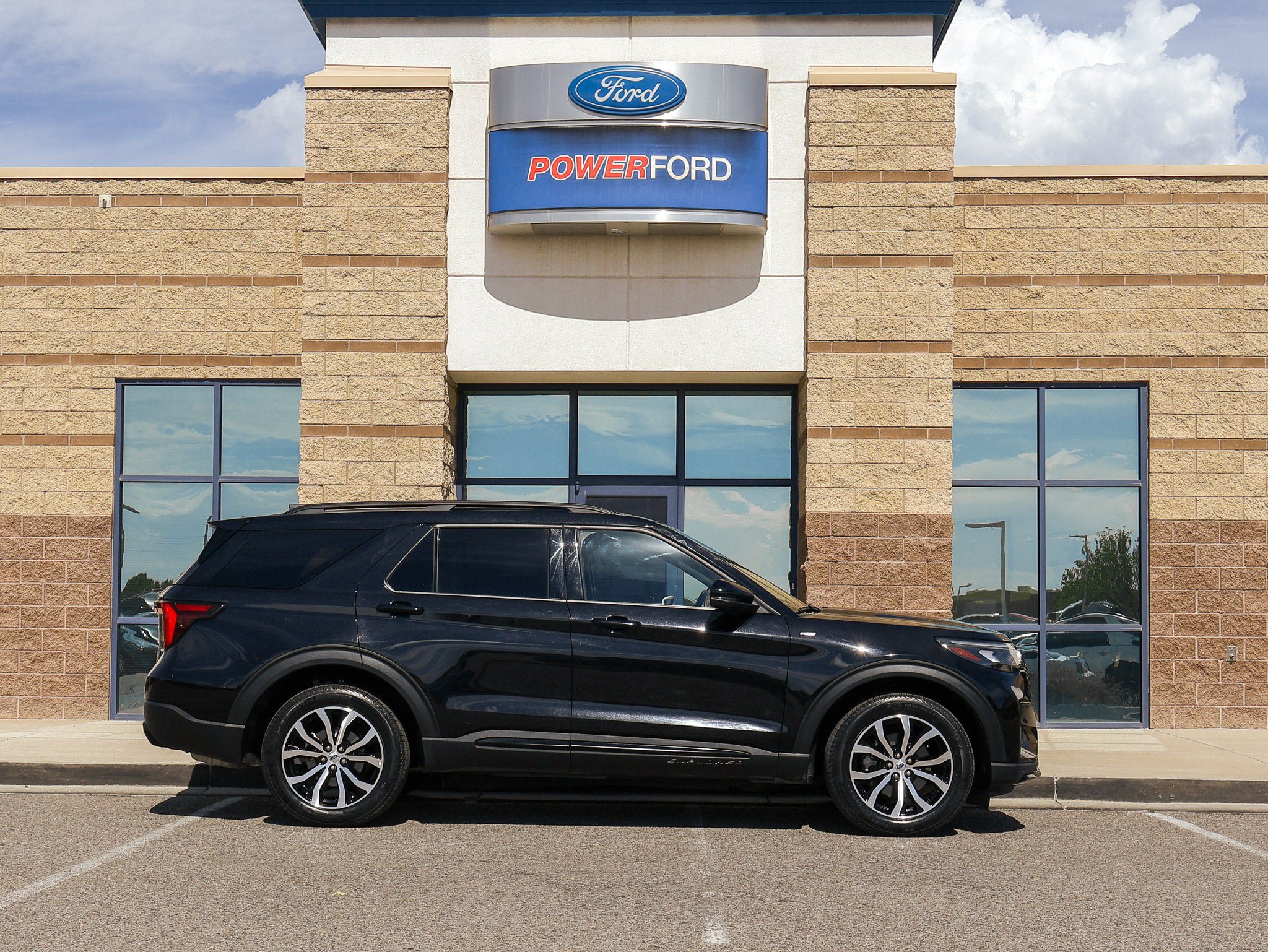 Used 2025 Ford Explorer ST-Line AWD/4WD image 5