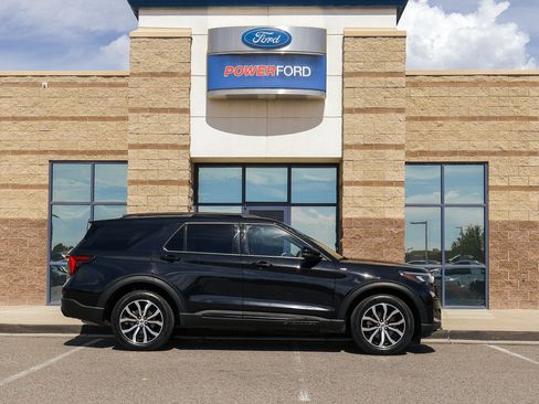 Used 2025 Ford Explorer ST-Line AWD/4WD image 5