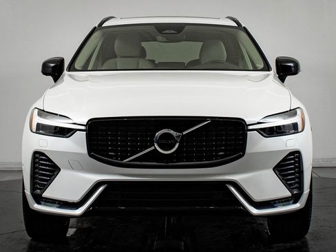 Used 2025 Volvo XC60 B5 Ultra w/ Protection Package Premier image 2