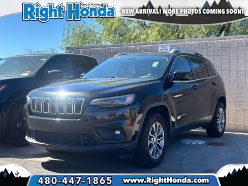 Used 2019 Jeep Cherokee Latitude Plus w/ Comfort/Convenience Group AWD/4WD image 1