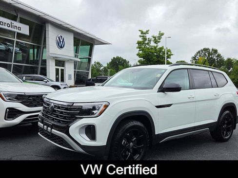 Used 2024 Volkswagen Atlas Peak Edition SE AWD/4WD image 1