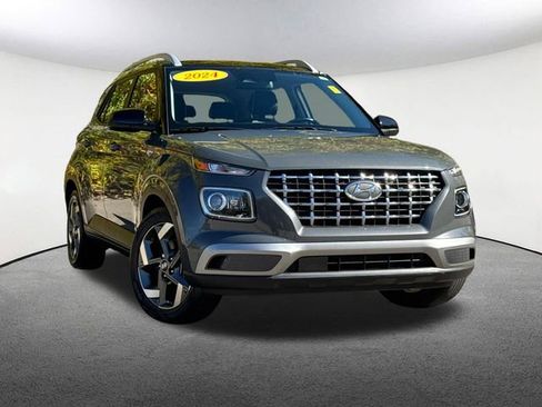 Used 2024 Hyundai Venue Limited image 2