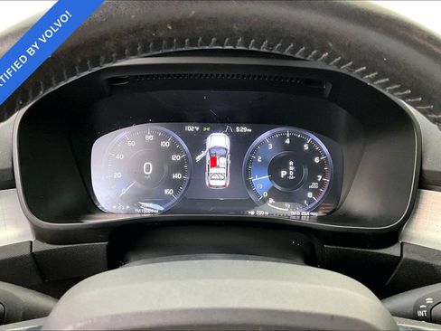 Used 2021 Volvo XC40 T4 Momentum w/ Protection Package Premier FWD image 23