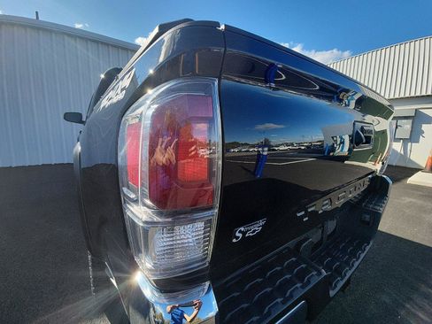 Used 2023 Toyota Tacoma TRD Off-Road image 13