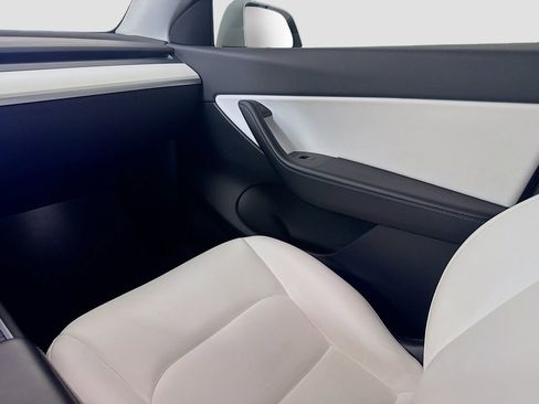 Used 2021 Tesla Model Y Long Range image 21