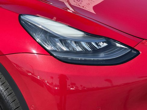 Used 2021 Tesla Model Y Long Range AWD/4WD image 10