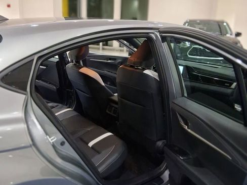 Used 2025 Toyota Camry SE w/ Convenience Package image 23