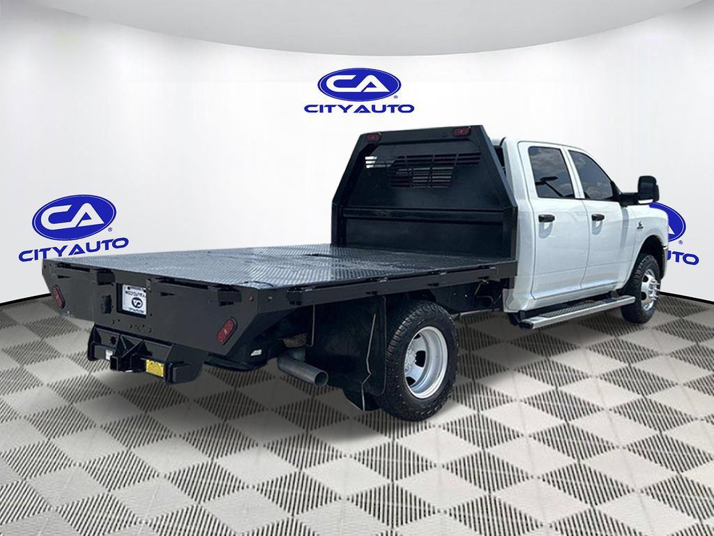 Used 2024 RAM 3500 Tradesman w/ Chrome Appearance Group AWD/4WD image 4