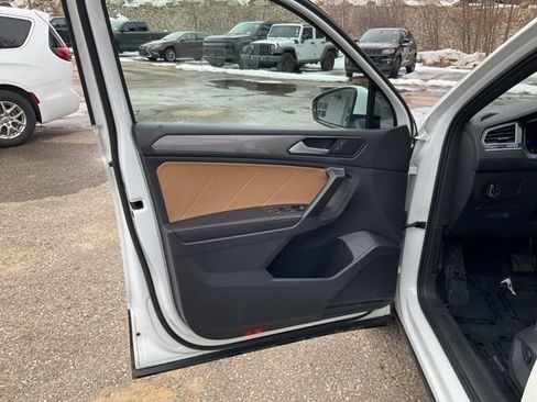Used 2022 Volkswagen Tiguan SE image 12