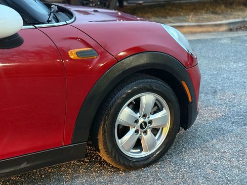 Used 2015 MINI Cooper 4-Door Hardtop image 9