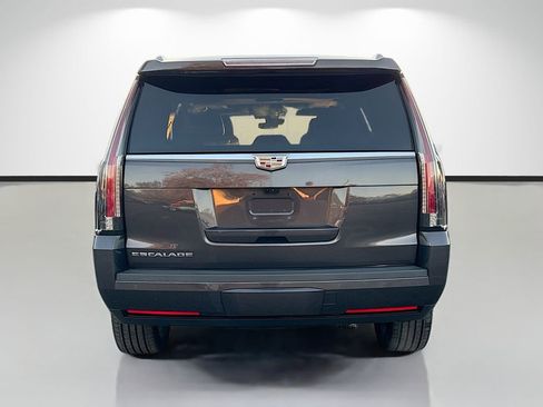 Used 2017 Cadillac Escalade Luxury image 4