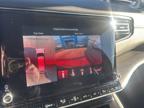 Used 2023 Jeep Wagoneer Series III w/ Premium Group I image 43