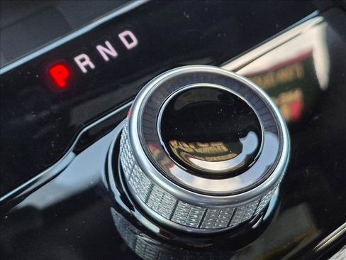 Used 2025 Jeep Grand Cherokee Altitude RWD image 12