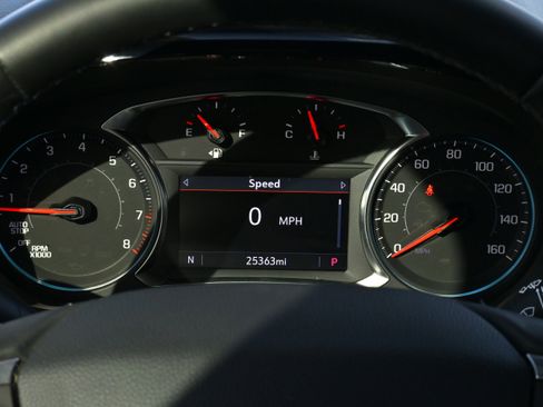 Used 2023 Chevrolet Traverse LT image 20