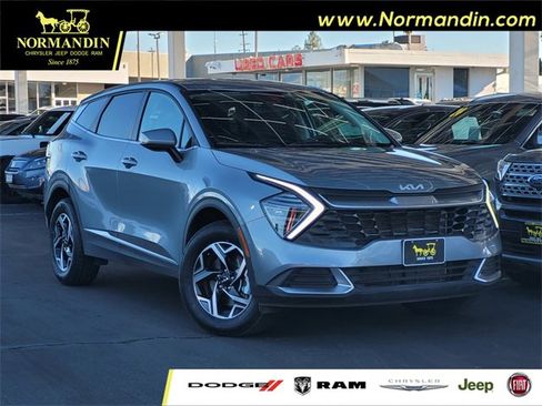 Used 2024 Kia Sportage LX image 1