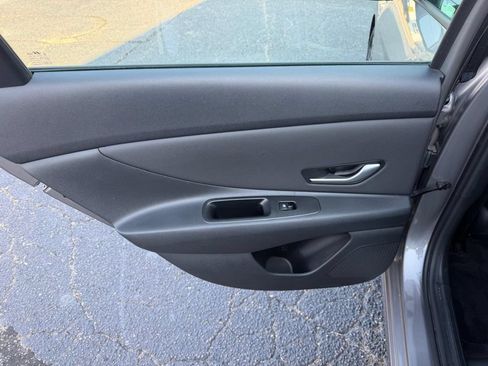 Used 2023 Hyundai Elantra SEL w/ Convenience Package FWD image 17