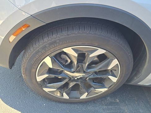 Certified 2025 Kia Sorento EX FWD image 4