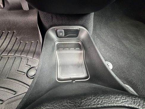 Used 2026 Chrysler Pacifica Select image 29