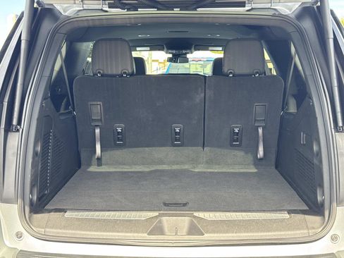 Used 2025 Chevrolet Suburban RST image 27