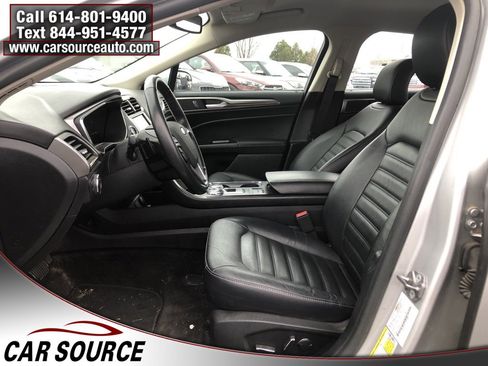 Used 2018 Ford Fusion SE w/ Fusion SE Technology Package image 14
