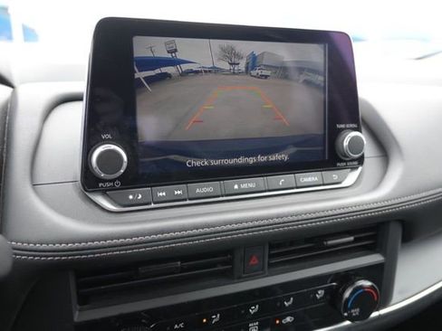 Used 2024 Nissan Rogue S image 22