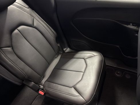 Used 2026 Chrysler Pacifica Select AWD/4WD image 14