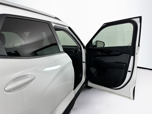 Used 2025 Chevrolet TrailBlazer LT AWD/4WD image 30