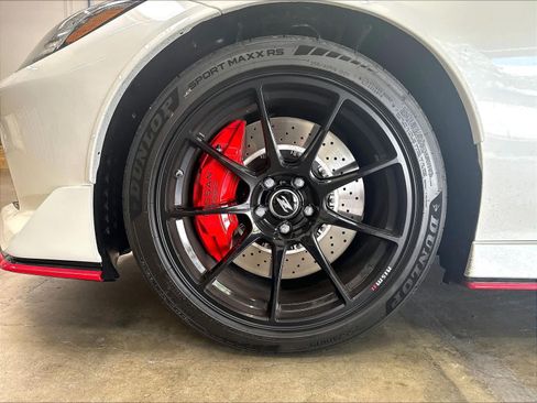 Used 2027 Nissan Z NISMO RWD image 33