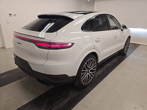 Used 2023 Porsche Cayenne Coupe AWD/4WD image 4