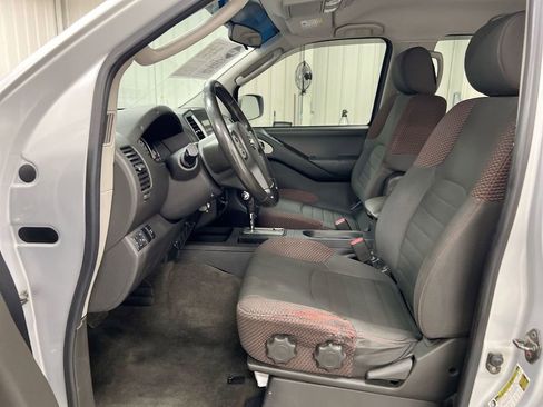 Used 2009 Nissan Frontier PRO-4X w/ Technology Pkg AWD/4WD image 18