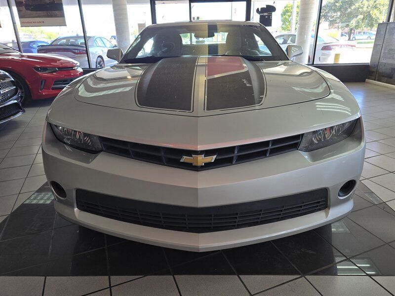 Used 2015 Chevrolet Camaro LT RWD image 2