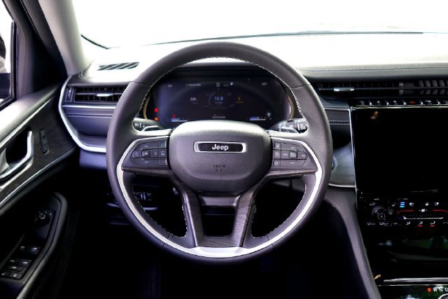 Used 2023 Jeep Grand Cherokee L Limited w/ Luxury Tech Group II RWD image 25