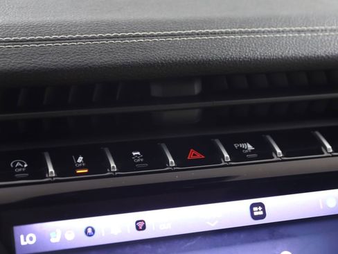 Used 2024 Jeep Grand Cherokee Limited w/ Luxury Tech Group II image 32