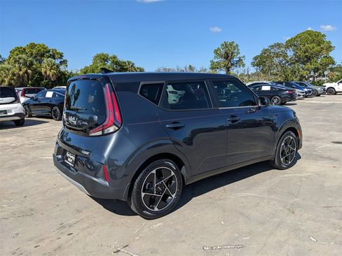 Certified 2023 Kia Soul EX image 9