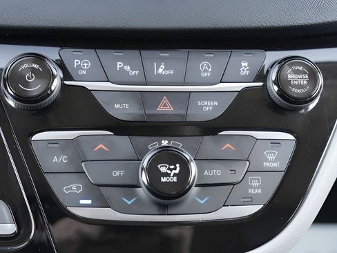 Used 2018 Chrysler Pacifica Touring-L w/ Advanced Safetytec Group FWD image 39