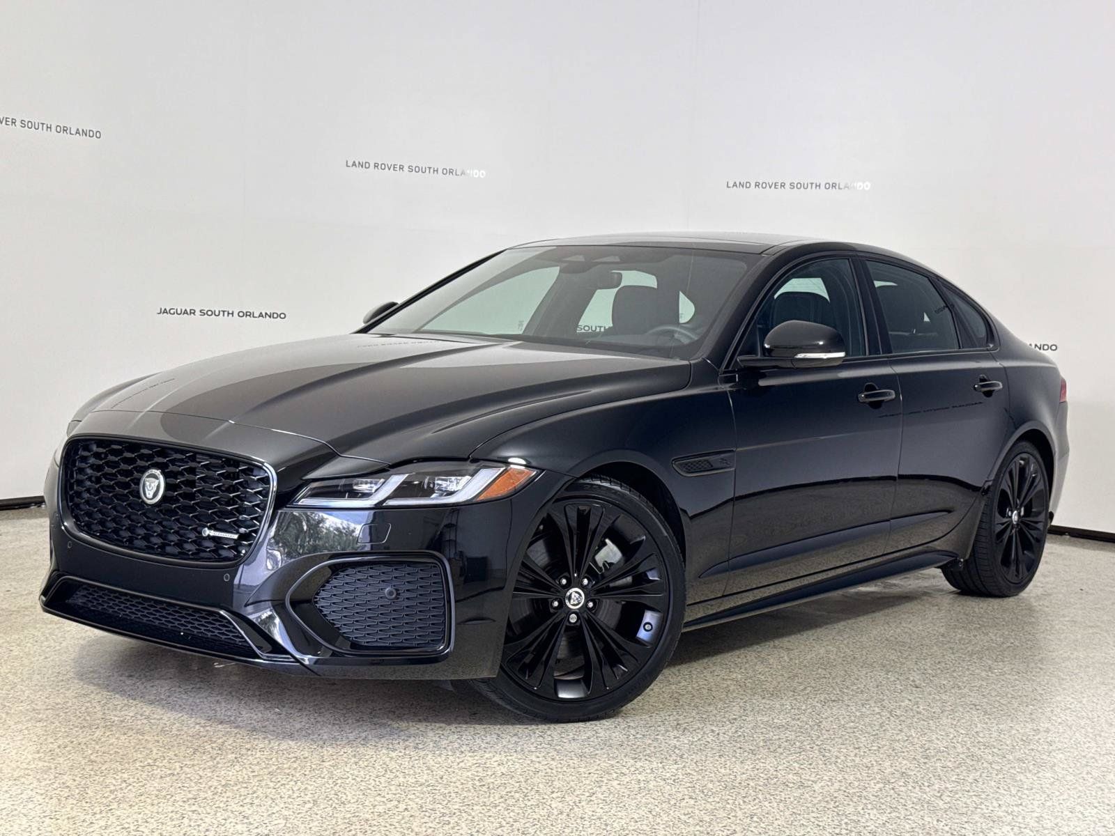 Certified 2024 Jaguar XF R-Dynamic SE AWD/4WD image 1